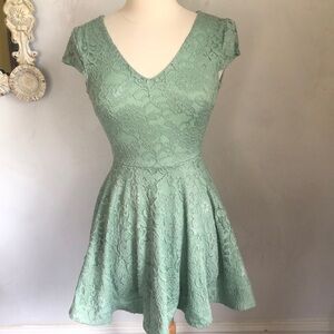 B Darlin Sage Green Lace Fit & Flare Mini Dress w/cap sleeves & back tie Size1/2